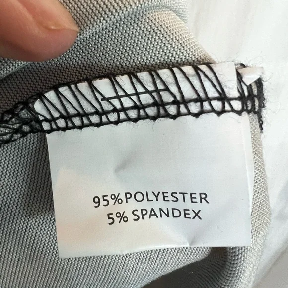 🖤 Women’s 3XL Black & White Floral Top w/ Ladder Sleeves 🖤 - Picture 6 of 7